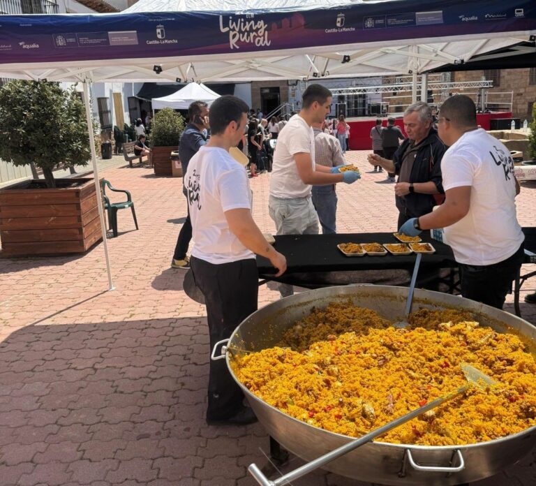 El festival ‘Living Rural’ llega este sábado a Alcoba de los Montes con radio en directo, paella popular, deporte, teatro y música