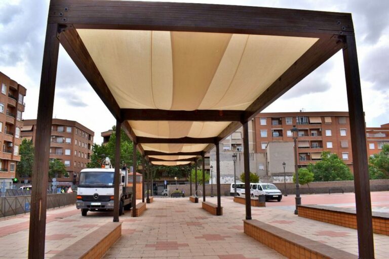 Puertollano: La plaza de Ramón y Cajal ganará este verano en sombra con la instalación de lonas