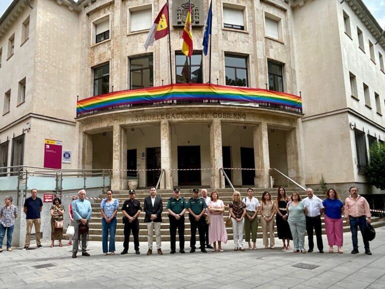 La Subdelegación del Gobierno guarda un minuto de silencio en memoria de Zunilda Raquel, asesinada por Violencia machista en Fuengirola