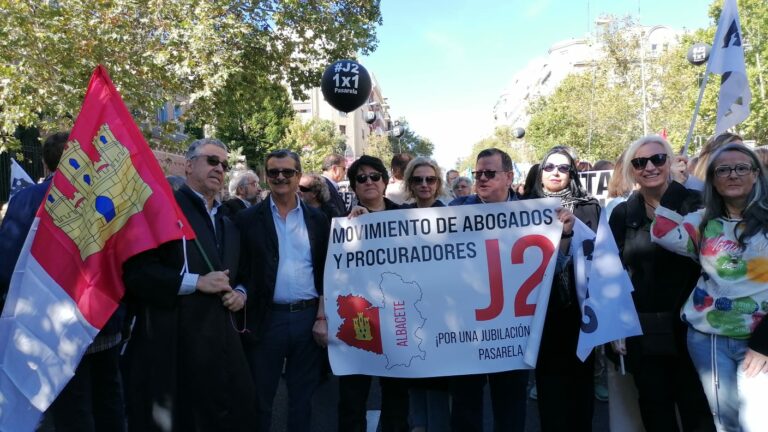 Abogados y Procuradores Convocan Concentraciones en Madrid y Sevilla para Reclamar su Integración en el RETA