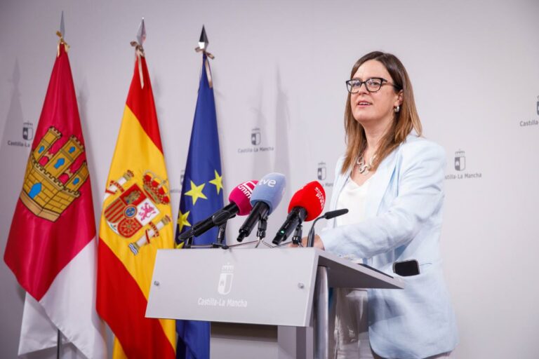 Castilla-La Mancha invierte 3,5 millones de euros en acompañantes del transporte escolar para garantizar la seguridad de más de 8.500 alumnos