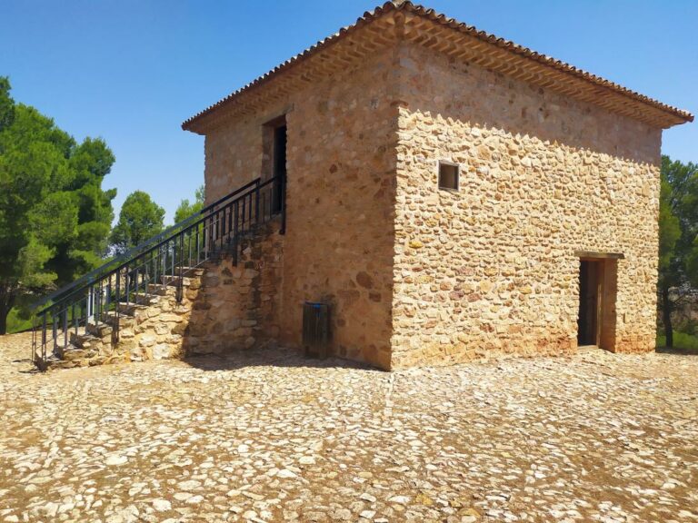 El DOCM publica hoy el inicio del expediente para declarar BIC ‘la Casa de la Tercia’ y la declaración como BIC del ‘Pozo de Nieve de Villajos’