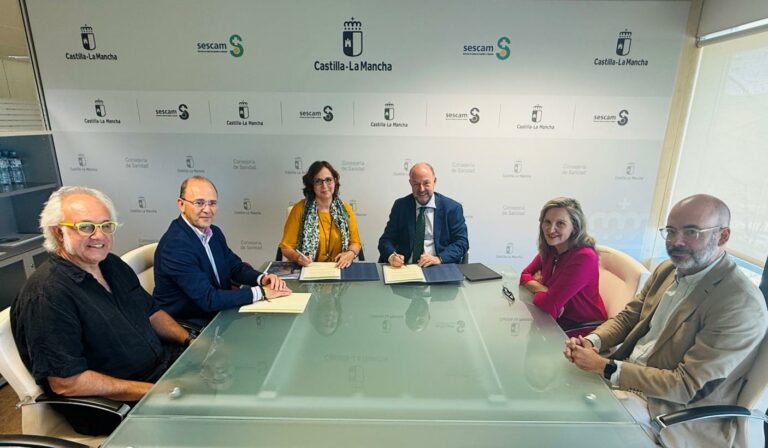 El Gobierno regional y la SEMFYC sellan una alianza estratégica para fortalecer la formación en simulación de los profesionales de Atención Primaria