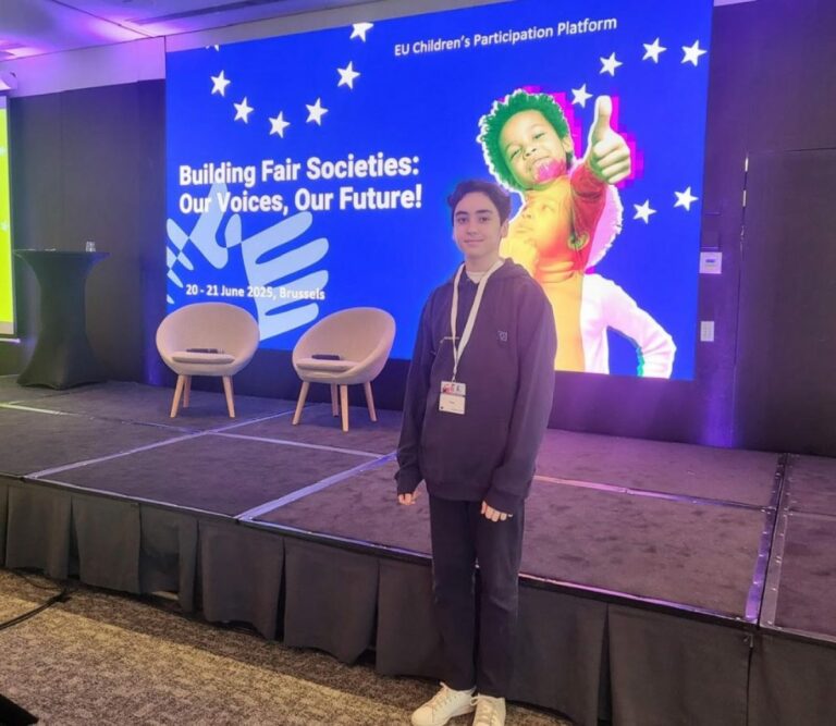 Pablo, miembro del Consejo de infancia y adolescencia de Puertollano, participa en la Asamblea Europea de Participación Infantil en Bruselas
