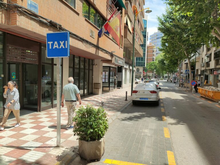 La parada de taxis de la Plaza del Pilar se traslada temporalmente a la calle Alarcos debido a las obras