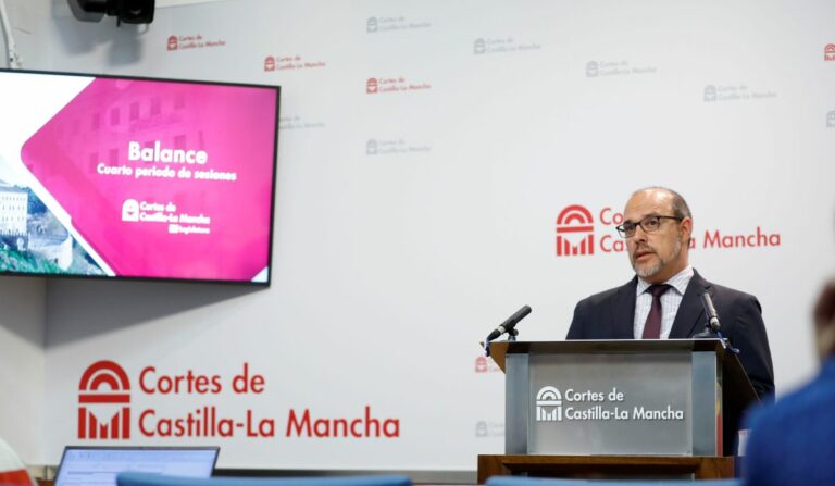 Bellido resalta la aprobación del Estatuto de Autonomía, en un ecuador de legislatura en el que la mitad de las leyes han salido “con consenso de PSOE y PP”