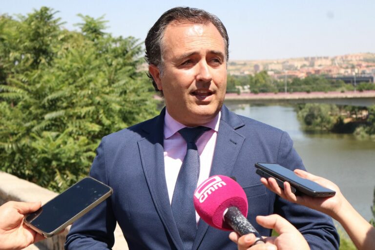 Vox afea a Page que «oculte» que el PSOE es quien autoriza los trasvases en España