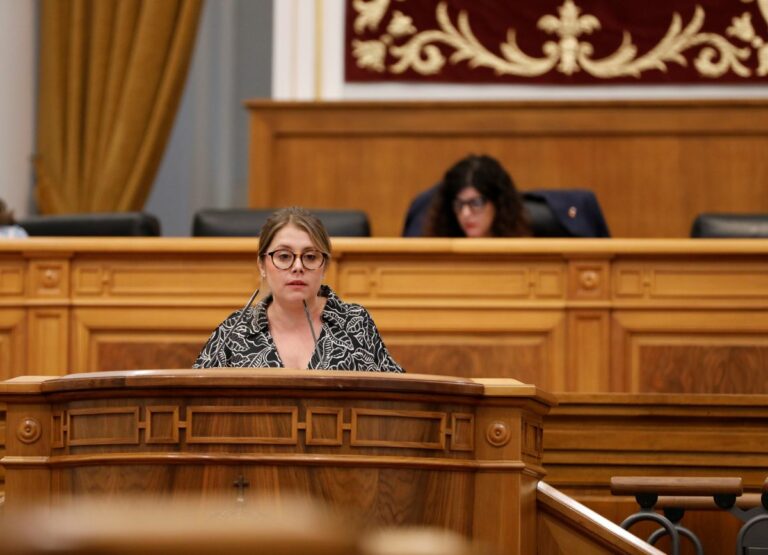 Asenjo asevera que entre las prioridades de Page no entra la gestión de incendios forestales