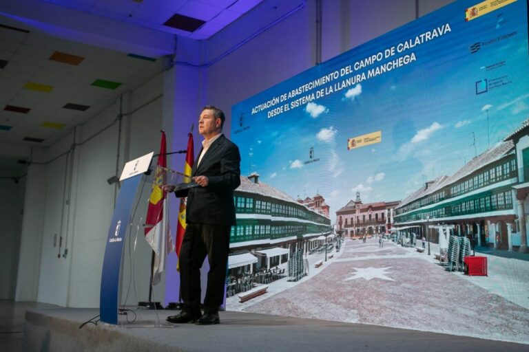 Page reivindica «honestidad, coherencia y constancia» en la presentación de la Tubería de la Llanura Manchega