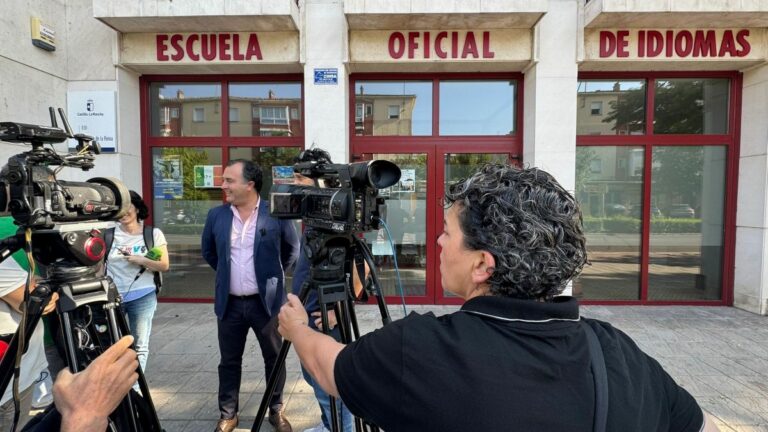 Vox presenta una iniciativa conjunta para «frenar los recortes» a las escuelas de idiomas