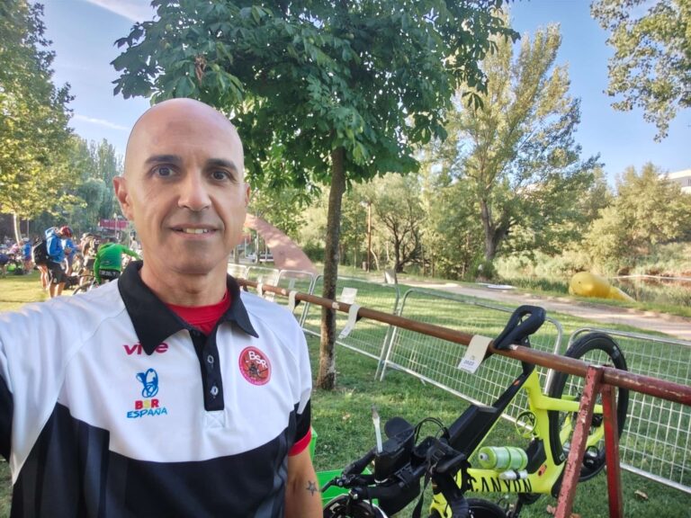 José Antonio Ruiz, atleta del CDA Puertollano, participa en el Triatlón olímpico de Aranda de Duero