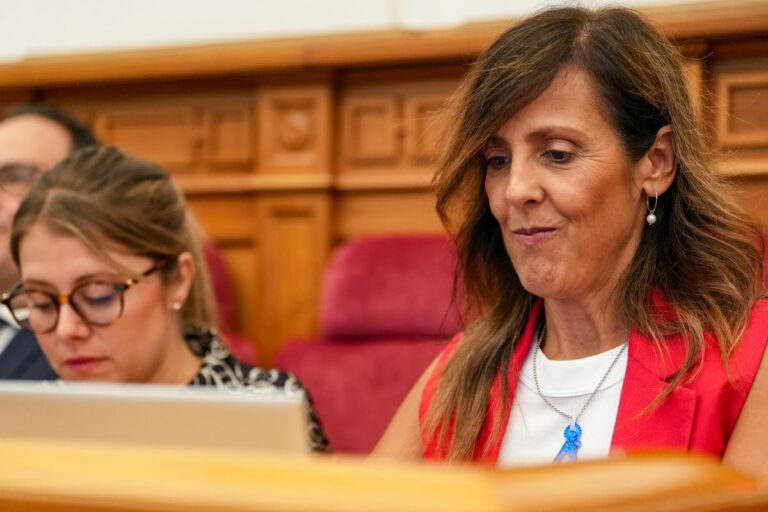 Gil afea que Page presuma de superávit cuando sigue sin arreglar infraestructuras educativas, ni lleva a cabo el Plan de Climatización de las aulas