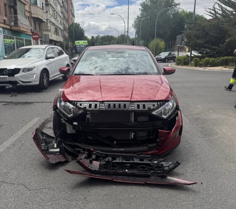 Accidente con importantes daños materiales en la Ronda de Ciudad Real
