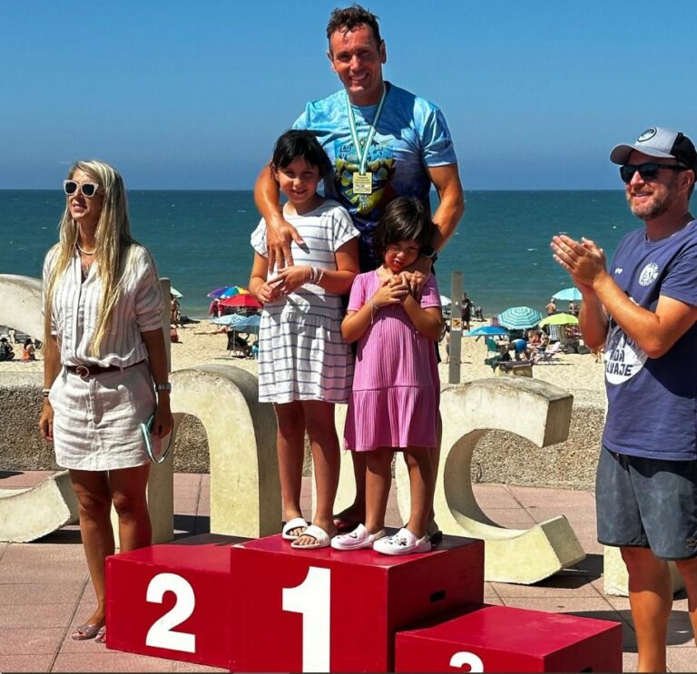 Fran Tamaral consigue para el Club Natación Puertollano un nuevo triunfo en la X Travesía de brazadas solidarias en Chiclana