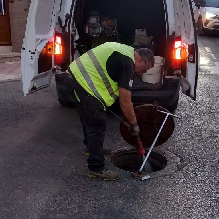 Argamasilla de Calatrava refuerza los trabajos de limpieza, desinsectación y mantenimiento urbano
