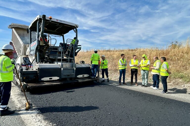 El subdelegado del Gobierno visita Alcolea de Calatrava para abordar asuntos municipales y las actuaciones en la N-430