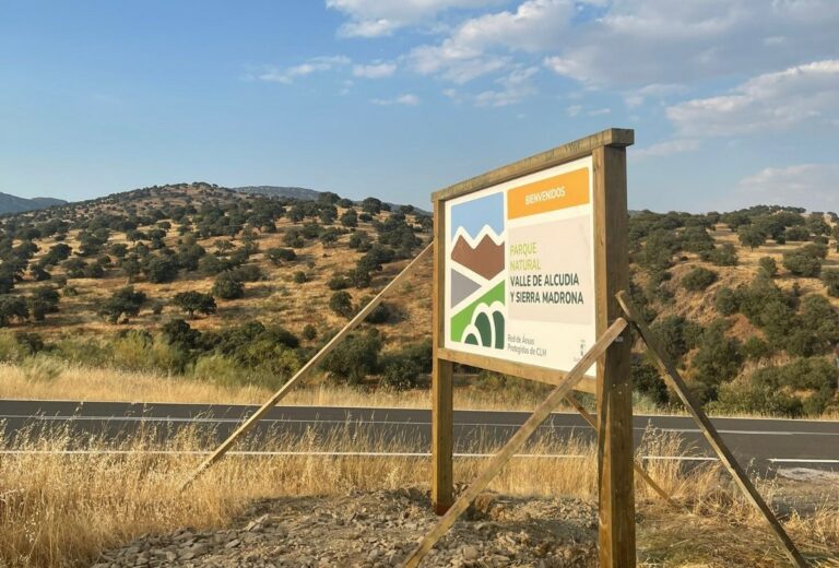 El Gobierno de Castilla-La Mancha invierte 46.000 euros en la renovación de la señalética del Parque Natural del Valle de Alcudia y Sierra Madrona