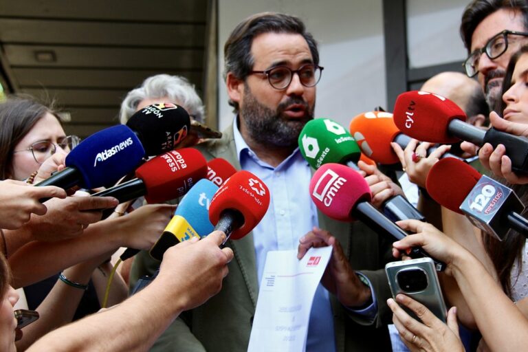 Núñez apela al artículo 33 del reglamento del Grupo Socialista en el Congreso para que los diputados de Page acaben con la legislatura