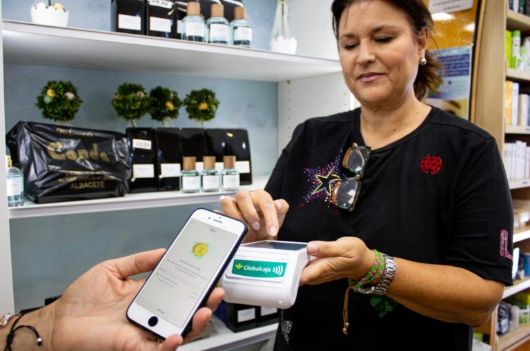 Globalcaja ofrece a los clientes del comercio presencial poder hacer sus pagos a través de Bizum