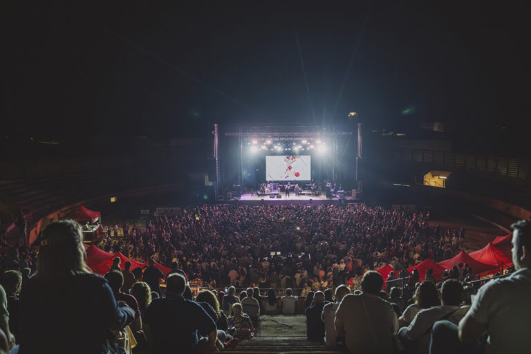Camela llenó de energía y público el coso de Almodóvar del Campo