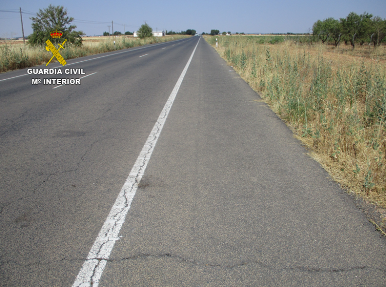 Investigado el conductor de una furgoneta que huyó tras colisionar con un ciclista en la N-430