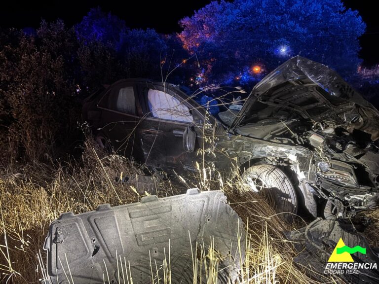 Muere una persona y otra resulta herida tras la salida de la vía de un turismo en Piedrabuena