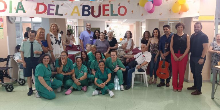 La residencia de mayores «Pocitas del Prior» de Puertollano celebra un emocionante y divertido Día del Abuelo y Abuela