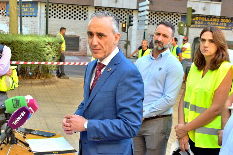 El alcalde de Puertollano se afilia al PP y desmiente que se vaya a ir: «Mi compromiso es con los ciudadanos»