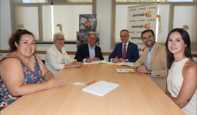 Puertollano y amiab mantienen su compromiso por la inclusión con la firma de dos nuevos convenios de colaboración