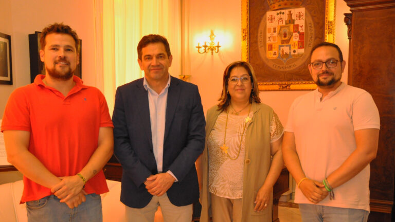 Valverde pone en valor el Tercer Sector en una reunión con la Asociación ELA-CLM Adelante y VívELA de Ciudad Real