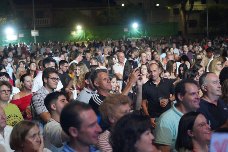 Más de mil personas disfrutaron del concierto de Vicco en Montiel, dentro de los Conciertos en Espacios y Lugares Emblemáticos de la Diputación
