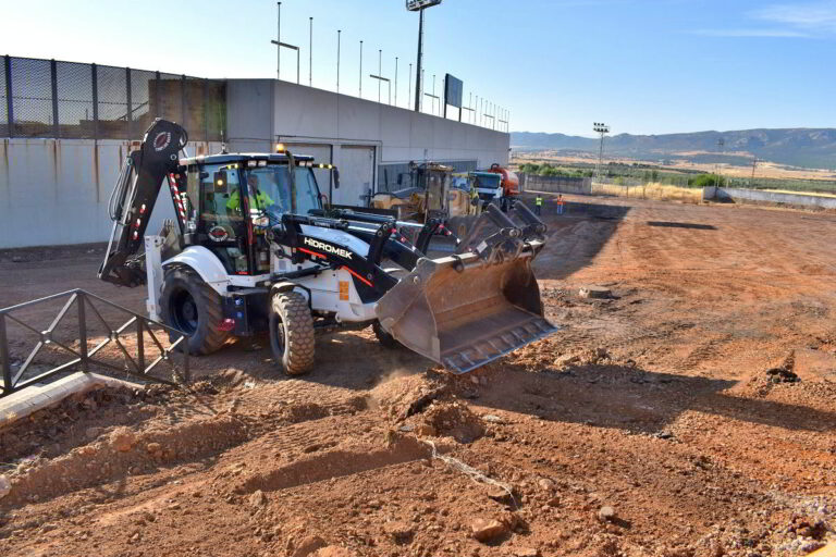Puertollano: Arranca la urbanización de los exteriores del estadio del Cerrú con la explanación del terreno