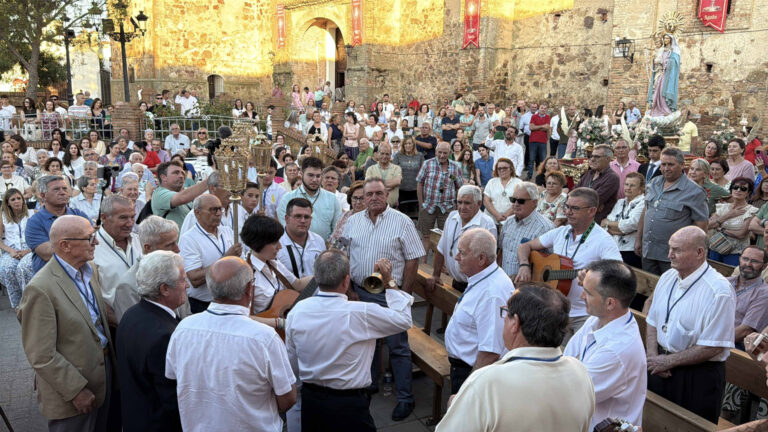 Valverde pone en valor las celebraciones identitarias de la provincia de Ciudad Real en la conmemoración del 450 aniversario del establecimiento del culto a la Virgen del Rosario de Agudo