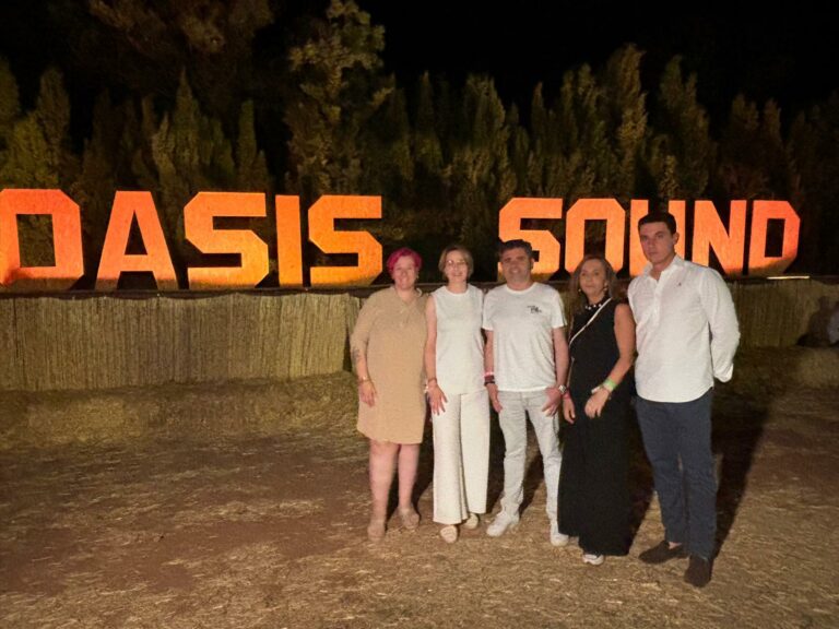 Marín (Vox) destaca en La Solana el éxito del Oasis Sound frente a la negativa del equipo de gobierno de la capital a apoyar la continuidad del  Royal Indie Fest