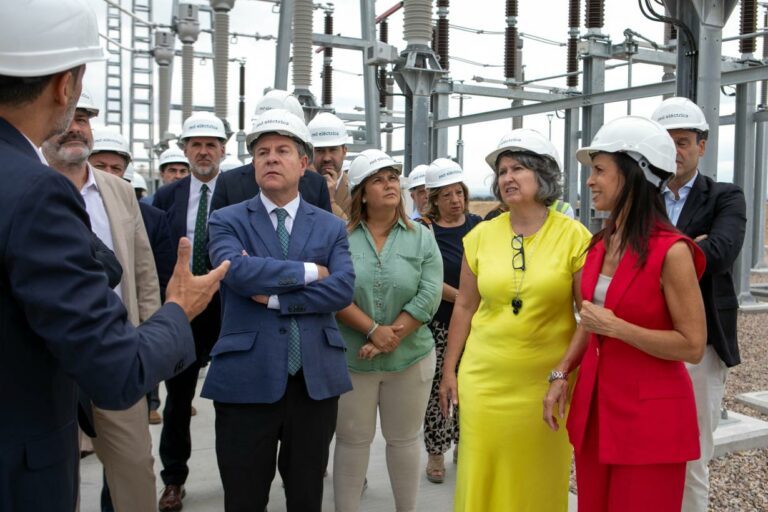García-Page urge a dar “un salto hacia adelante” en la infraestructura eléctrica estatal para evitar el “cuello de botella” en la instalación de empresas