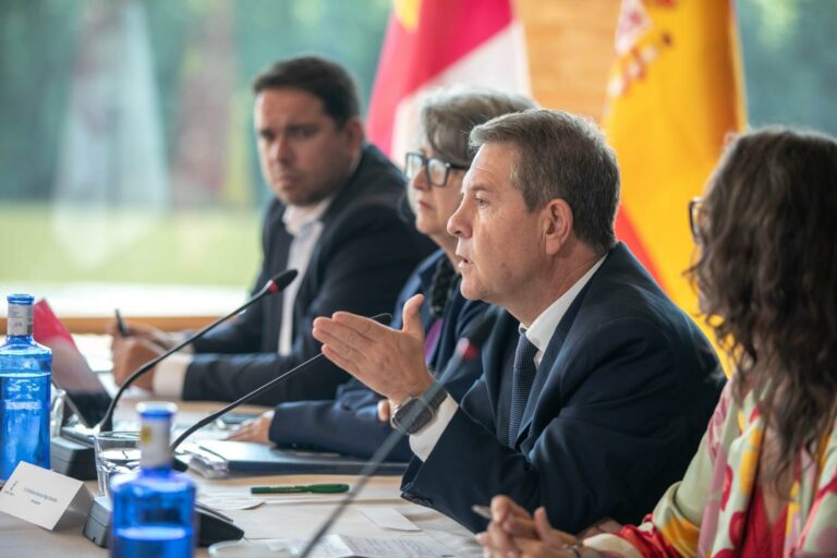 García-Page exige que se doble la capacidad de desalación del Levante español y el cumplimiento “estricto” de las nuevas reglas del Trasvase
