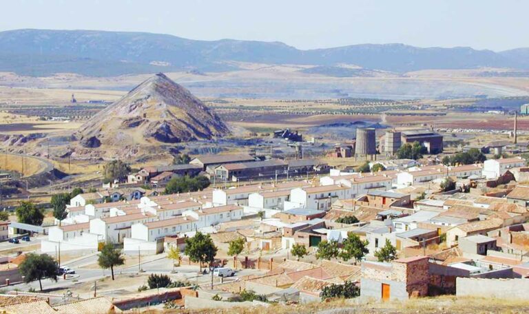 Puertollano: Reiniciada por trámite de urgencia la pavimentación de la plaza del Tío Amador