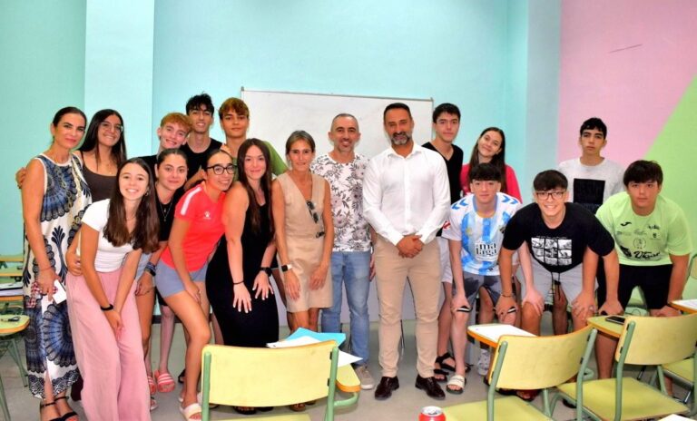 Puertollano: Quince jóvenes se forman en verano con la Cámara de Comercio en salvamento acuático e inglés