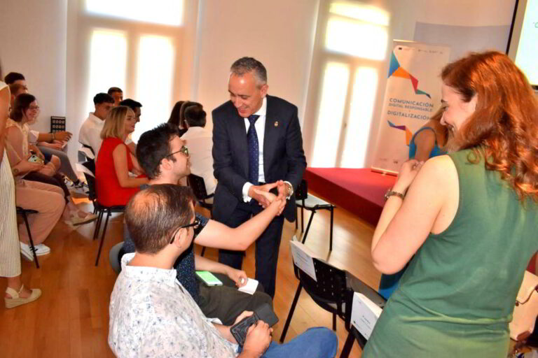 El Ayuntamiento de Puertollano convocará dos plazas para personas con discapacidad y apostará por continuar el proyecto de digitación del Archivo Municipal