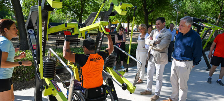 La remozada Vía Verde de Ciudad Real cuenta con el primer gimnasio al aire libre con pesas móviles de la región