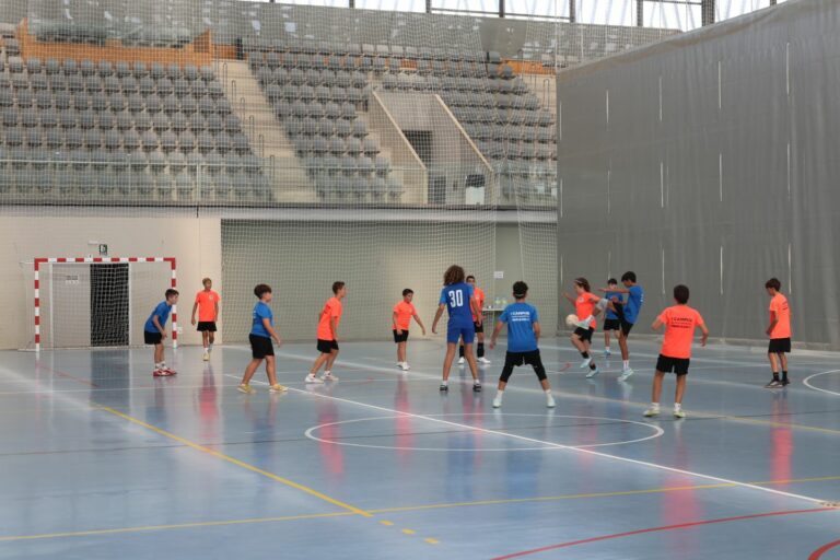 52 niños y niñas disfrutan del Campus de Verano de Fútbol Sala del C.D. Escuela Dynamo Alcázar