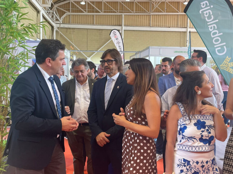 Valverde destaca la relevancia de ferias como Mencatur para reivindicar la importancia de comarcas como la de Montiel, “una comarca llena de oportunidades, ligada a su patrimonio histórico”