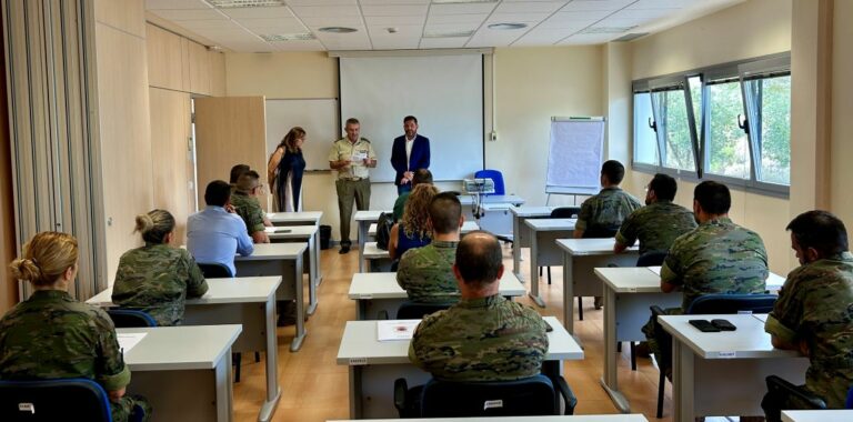 El subdelegado del Gobierno en Ciudad Real inaugura en la Base “Coronel Sánchez Bilbao” un curso de pilotaje de drones