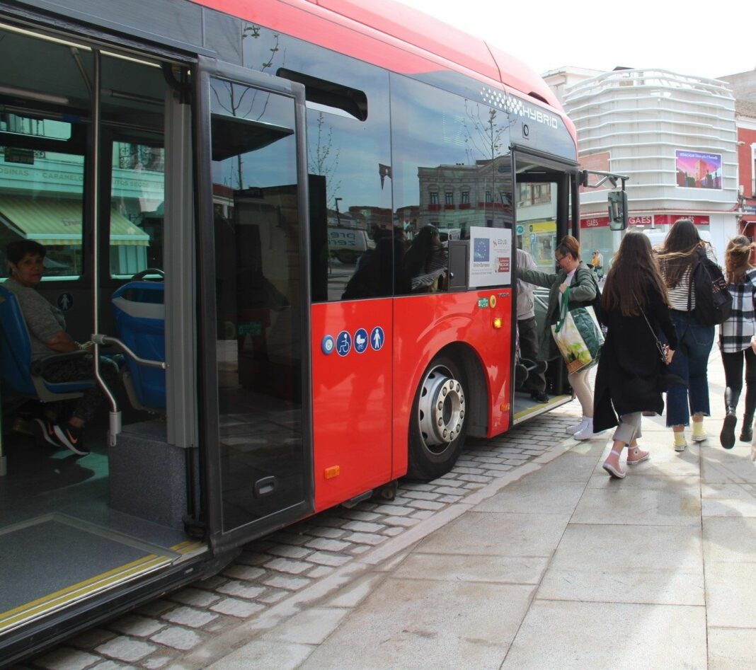 Alcázar anuncia modificaciones puntuales de sus itinerarios de autobuses entre el 21 de octubre y el 2 de noviembre