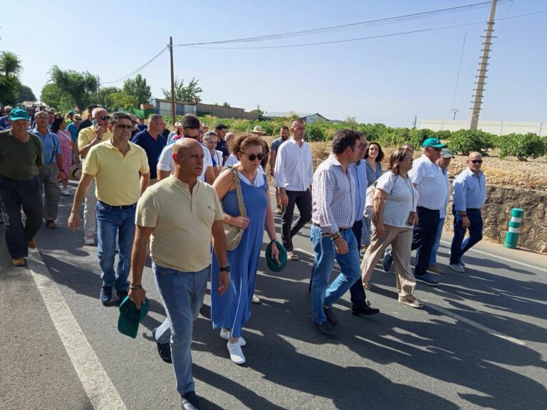 Cerca de 300 tractores y cientos de personas reclaman regadío para la agricultura en Villarrubia de los Ojos