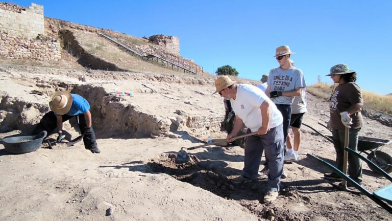 Ciudad Real: Los restos de Fátima, una joven almohade enterrada en Alarcos, despiertan el interés arqueológico en la última campaña de excavación
