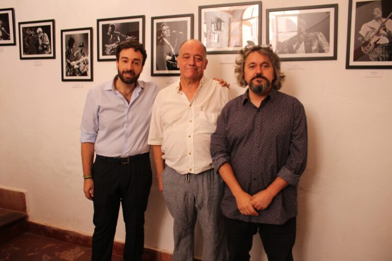 Julio I. Sánchez expone sus fotografías de artistas musicales en el marco del festival “Infantesmúsica”