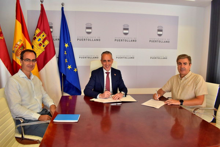 El Ayuntamiento de Puertollano aporta 6.000 euros a la Cofradía de  Caballeros para la organización de actos religiosos