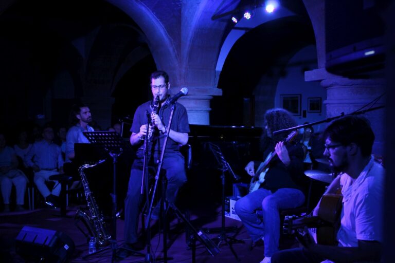 El Jazz toma el patio de la Alhóndiga en una noche vibrante de InfantesMúsica
