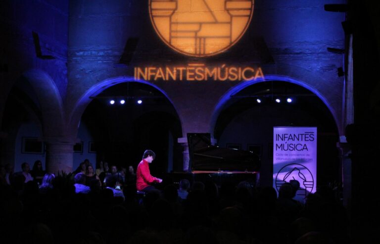 Bobby Mitchell deslumbra con su piano en el ciclo de conciertos “Infantesmúsica”